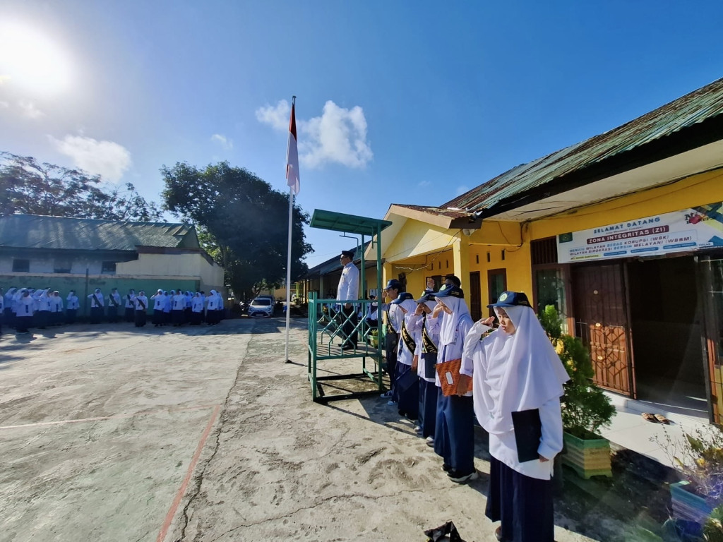 Khidmat dan Penuh Semangat, MATAMUDA MTsN Bantaeng Resmi Ditutup Melalui Upacara Bendera