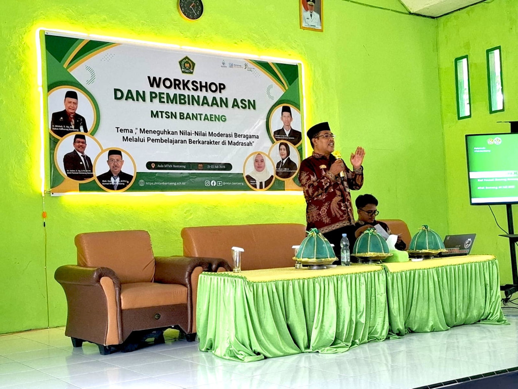 Bukan Ekstrem Kanan atau Kiri, Kasi Penmad Bantaeng Ajak Ratusan Murid MTsN Bantaeng Pilih Jalan Tengah dan Stop Bullying