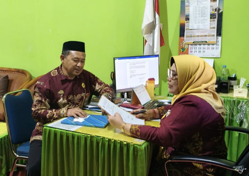 Langkah Konkret MTsN Bantaeng Jaga Mutu Pendidikan, Pengawas Bina Hj. Suharti Gelar Supervisi Manajerial di MTsN Bantaeng