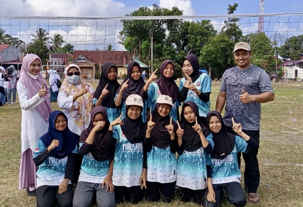 Tim Voli Putra dan Putri MTsN Bantaeng Sukses Segel Gelar Kampiun di Gantarangkeke